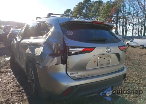 2022 Toyota Highlander Xle z USA, uszkodzony, nr VIN 5TDGZRBH2NS568220